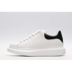 AMQ OVERSIZED SNEAKER with black heel