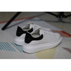 AMQ OVERSIZED SNEAKER with black heel