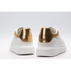 AMQ OVERSIZED SNEAKER with gold grain leather heel