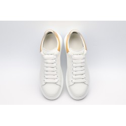 AMQ OVERSIZED SNEAKER with gold grain leather heel