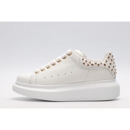 AMQ OVERSIZED SNEAKER with gold-finished hammered stud