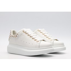 AMQ OVERSIZED SNEAKER with gold-finished hammered stud