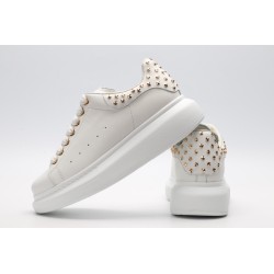 AMQ OVERSIZED SNEAKER with gold-finished hammered stud