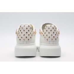 AMQ OVERSIZED SNEAKER with gold-finished hammered stud