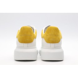 AMQ OVERSIZED SNEAKER Yellow heel