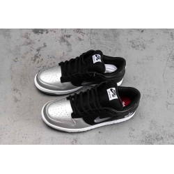 Supreme x Dunk SB Low QS \"Metallic Silver\"