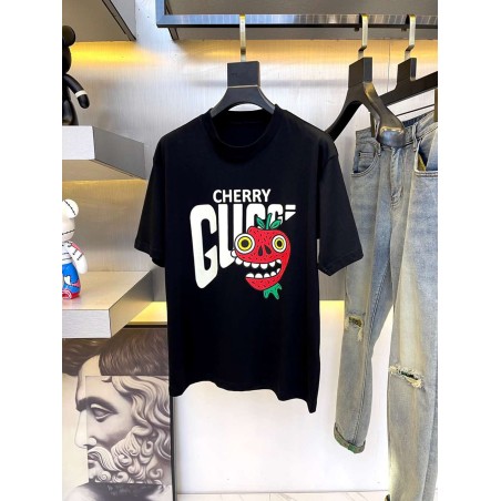 Gucc* T-shirt