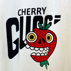 Gucc* T-shirt