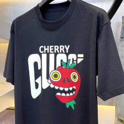 Gucc* T-shirt