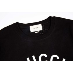 Gucc* T-shirt