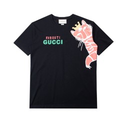 Gucc* T-shirt